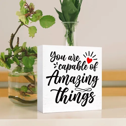 Vista 4 de Letrero inspirador de madera con texto en inglés «You Are Capable Of Amazing Things» («You Are Capable Of Amazing Things»)