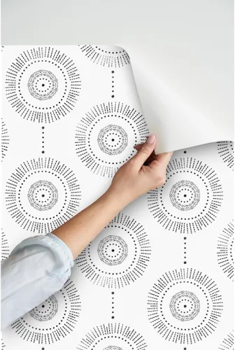 Vista 3 de Papel tapiz para despegar y pegar, diseño geométrico bohemio, círculos de piedra negra, abstracto, neutro, personalizado, extraíble, por Spoonflower
