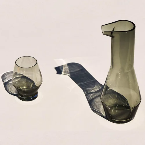 Vista 2 de NUDE Glass Jarra de agua de pico/jarra de vino sin plomo cristal (humo)