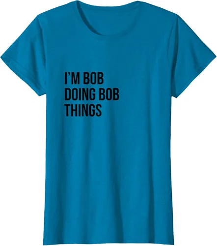 Vista 100 de Camiseta con texto en inglés "I'm Bob Doing Bob Things" Asfalto