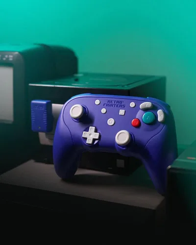 Vista 3 de Retro Fighters BattlerGC Wireless Controller - Gamecube, Game Boy Player, Switch & PC Compatible (Blue/Purple)