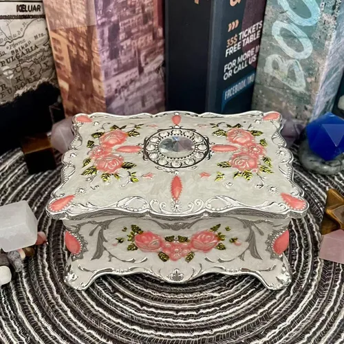Vista 2 de Caja de metal con diseño de rosas, estilo pastoral, bandeja de almacenamiento de piedras preciosas vintage, caja de regalo para niñas y mujeres