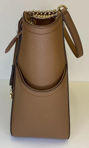 Vista 7 de Michael Kors Jet Set - bolsa de hombro para viaje con cadena grande, cartera triple Michael Kors Jet Set.