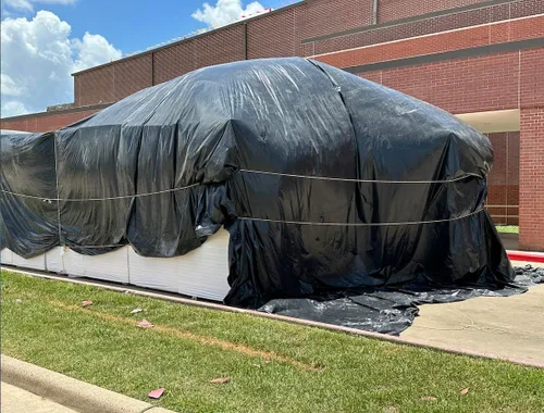 Vista 2 de Rollo de láminas de plástico negro de 6 mil, 20 x 100 pies, barrera de vapor de polietileno resistente para espacio de arrastre, losa de hormigón