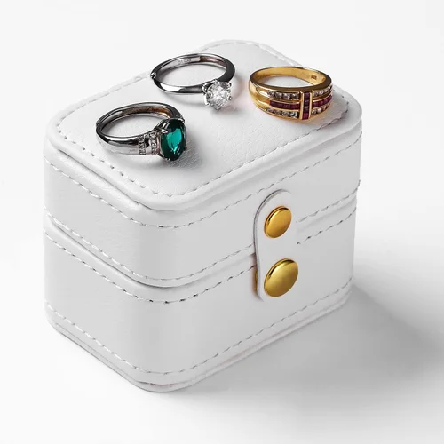 Vista 2 de neopai Joyero pequeño de viaje para 4 anillos, anillo de viaje para mujeres y hombres, caja de almacenamiento de anillos multiranura (blanco)