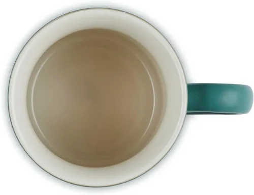 Vista 9 de Le Creuset Juego de 2 tazas esmaltadas en acero con acabados metálicos y cerámica, 1.25 cuartos de galón de agua y (2) tazas de 14 onzas, Artichaut