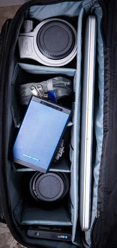 Vista 4 de SecureData SecureDrive BT 1TB Hardware Encriptado USB 3.0 Ext Drive FIPS 140-2 Nivel 3 Desbloqueo a través de la aplicación de teléfono compatible