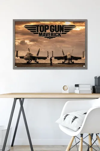 Vista 6 de Trends International Top Gun: Maverick - Póster de pared de cubierta, 22.375 x 34 pulgadas, versión enmarcada de madera de granero