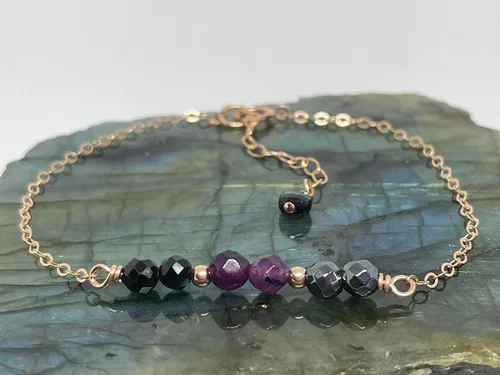 Vista 3 de Pulsera de protección empática hecha a mano, turmalina negra, cuarzo rosa, hematita, pulsera de amatista, relleno de oro, minimalista, piedra