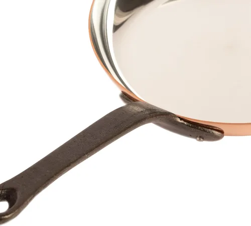 Vista 4 de Sartén de cobre estañado con mango de hierro fundido Sartén tradicional de cobre macizo con revestimiento de estaño Sartén fabricada en Francia