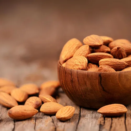 Vista 3 de Yupik Almendras Europeas Crudas Orgánicas, 2.2 lb, Sin OGM, Veganas, Sin Gluten, Buena Fuente de Proteínas, Fibra, Hierro y Calcio, Bajas