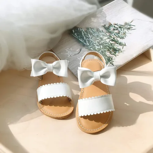 Vista 2 de Felix & Flora Sandalias para niña pequeña - Zapatos de vestir para niña de flores, puntera abierta, zapatos planos de verano para niños pequeños