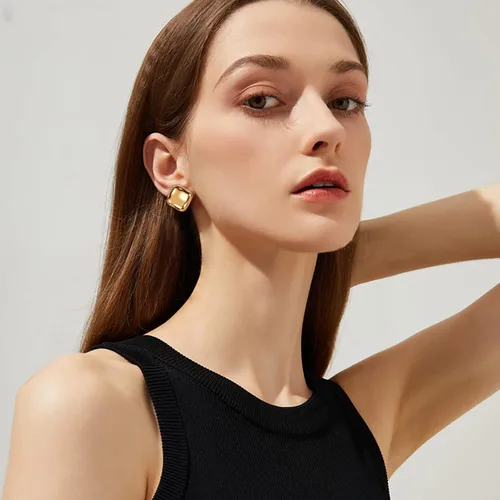 Vista 5 de ENSKEFEN Aretes cuadrados de clip para mujer, aretes de clip dorados con clip, aretes geométricos sin perforación, Latón, No es una piedra preciosa