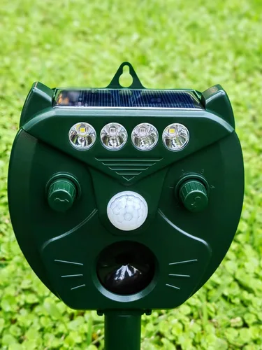 Vista 4 de Repelente solar ultrasónico de animales para exteriores, dispositivos repelentes de ciervos, con flash LED y sensor de movimiento, mapaches