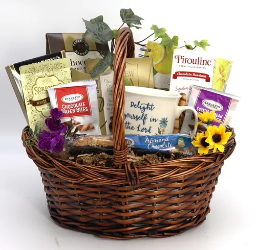 Vista 2 de Gift Basket Village Cesta de regalo de corazón cristiano