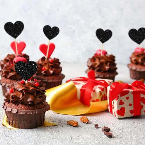 Vista 4 de Gyufise 30 adornos de corazón para cupcakes con purpurina de tamaño mixto con temática de dulce amor, decoración de pastel de corazón, boda Negro