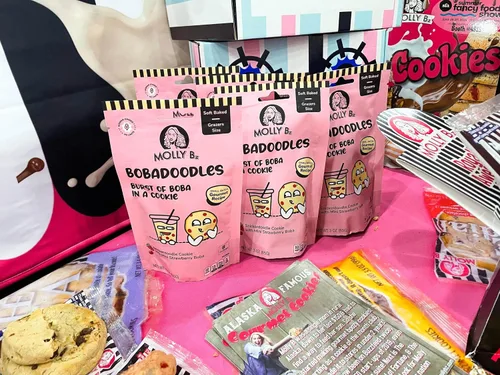 Vista 5 de Molly Bz Food Bobadoodles - Burst of Boba in a Cookie - Snickerdoodle con sabor a mini fresa Boba - Horneado suave - Receta gourmet - Paquete de 3