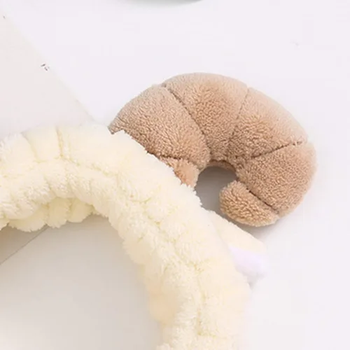 Vista 4 de STOBOK Diadema de felpa para el cuidado de la piel con diseño de cuerno de oveja para lavado facial, maquillaje y ducha, accesorio para el cabello