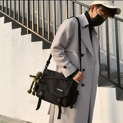 Vista 3 de Bolso cruzado estético con bonitos pines y adornos, bolsa de mensajero de nailon para el hombro, bolsa japonesa Kawaii para mujeres y hombres