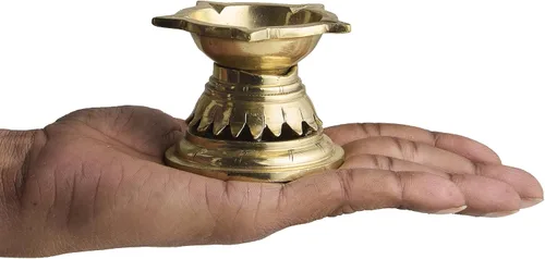 Vista 3 de Esplanade Aarti Diya de latón con mango de madera – Deepak tradicional para Pooja, templo, lámpara de aceite Diwali, Navratri Diya, Dhoop Dani