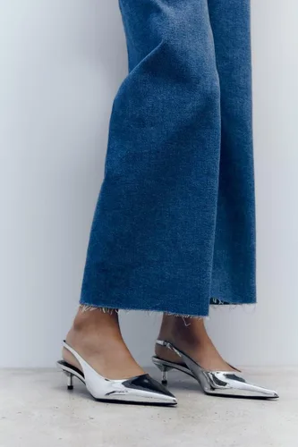 Vista 2 de KaroNairy Tacones plateados de gatito para mujer, tacones metálicos con puntera puntiaguda, punta cerrada, tacón bajo, zapatos de tacón para vestido