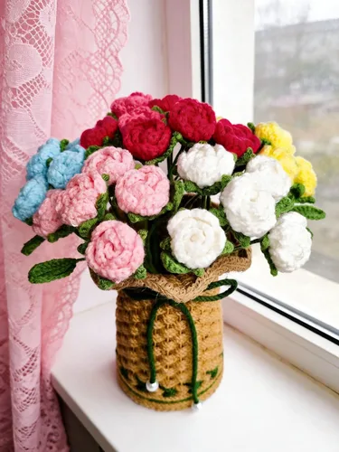 Vista 4 de THREEBOY Ramo de flores artificiales de ganchillo de rosas rojas con florero de punto para el Día de la Madre, San Valentín, decoración