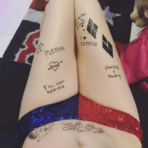 Vista 4 de 3 hojas de tatuajes temporales de sede del escuadrón suicida, calcomanía de tatuaje HQ perfecta para Halloween, cosplay, disfraces y accesorios