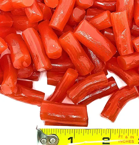 Vista 5 de SweetGourmet Finnska Strawberry Bites Dulces finlandeses de regaliz a granel 1 libra