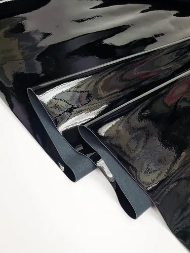 Vista 2 de Tela de cuero sintético de poliuretano termoplástico de vinilo neón brillante patentado, 52 pulgadas de ancho, vendido por The Yard (patente, negro)