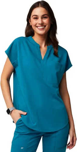 Vista 9 de Fabletics Camiseta médica Evolve de 3 bolsillos para mujer con un ajuste de gran tamaño, MotionTech, elástica en 4 direcciones, resistente a