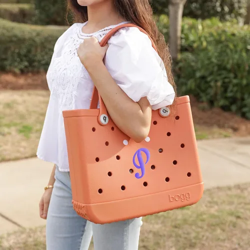 Vista 2 de wish young 3 dijes de letras compatibles con bolsas Bogg, insertos de bolsas de tamaño grande de 2.75 pulgadas, accesorios decorativos para bolsa