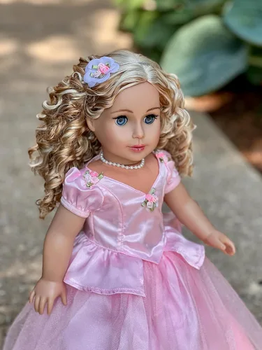 Vista 3 de Pretty Pink - Conjunto para muñecas de 18 pulgadas, juego de 4 piezas con vestido, tocado y collar, muñeca no incluida