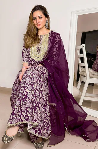 Vista 6 de Janasya Conjunto Kurta Embellecido Floral de Algodón Violeta Mujer