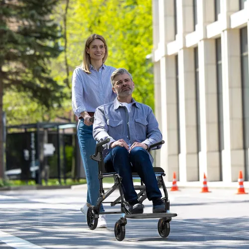 Vista 8 de Sillas de ruedas para adultos, ultraligeras (solo 19.4 libras), silla de transporte plegable y portátil con mango telescópico, sillas de ruedas