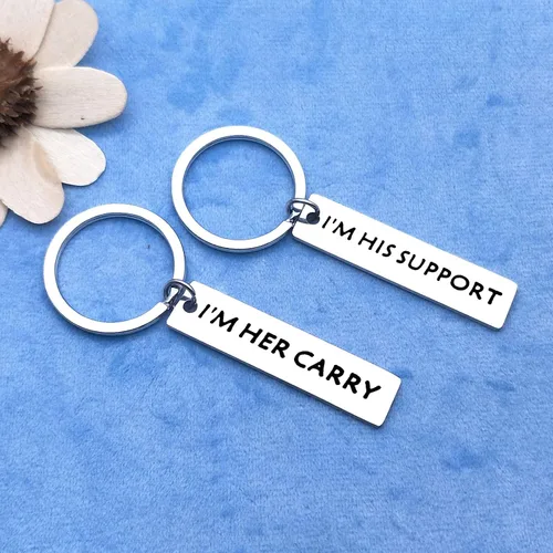 Vista 6 de Regalos para parejas, juego de llaveros para él y ella, regalo de San Valentín, regalo de San Valentín, llavero con texto en inglés "I'm Her Carry