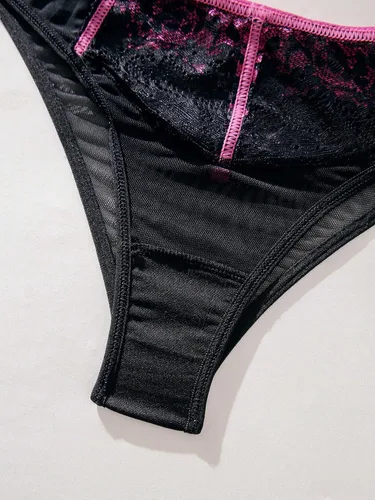Vista 4 de WDIRARA Conjunto de lencería de encaje floral con medias para mujer