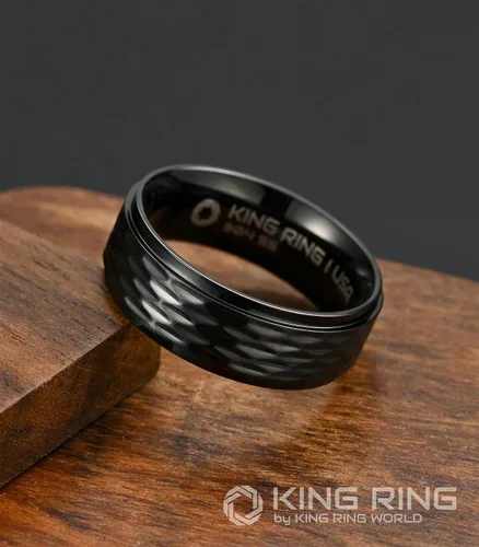 Vista 3 de King Ring Anillos martillados de 0.315 in Anillos de acero inoxidable extra pulido para hombre Diseñado en Estados Unidos