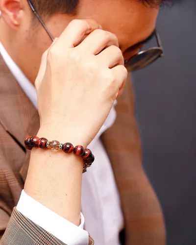 Vista 4 de Jewever Pulseras de cristal de cuarzo ahumado natural con ojo de tigre rojo para hombres y mujeres, amuleto sanador energético, trae riqueza