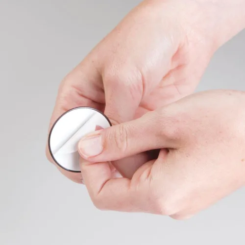 Vista 6 de iDesign York AFFIXX - Ganchos de almacenamiento autoadhesivos de plástico sin BPA, 2.3 x 2 x 1.5 pulgadas, bronce (paquete de 2)