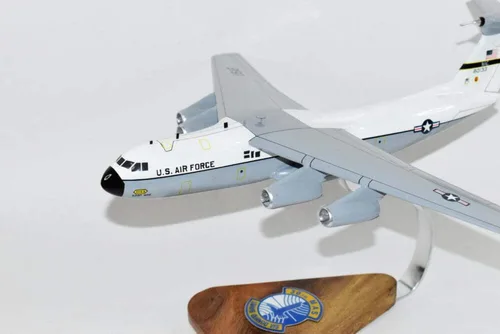 Vista 4 de Lockheed Martin® C-141a Starlifter, 438th Maw 30th MAS 66-0133, modelo a escala de caoba de 18