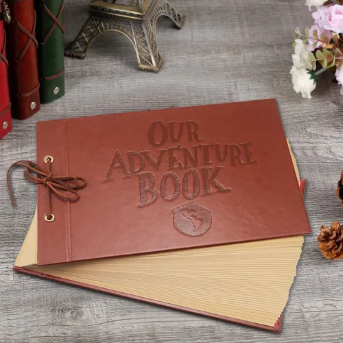 Vista 2 de Nuestro libro de aventuras hecho a mano de 11.92 x 7.62 pulgadas encuadernado en cuero con 80 páginas, letras en relieve, inspirado en 'Up', ideal