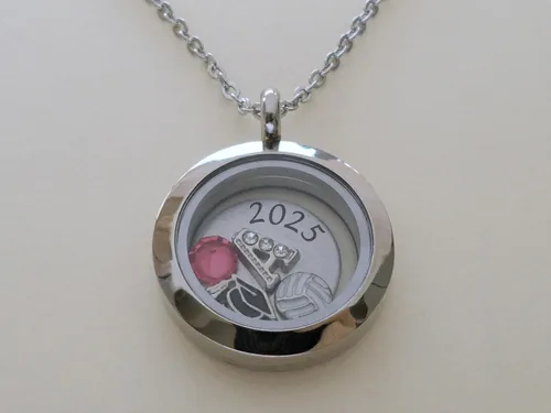 Vista 3 de Collar con medallón flotante de círculo de graduado, medallón de acero inoxidable, regalo de graduación, buena suerte en el camino por delante