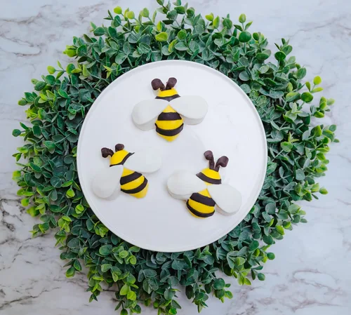 Vista 5 de Handstand Kitchen Spring Fling Busy Bee - Juego de 3 piezas para hornear con recetas Dishwasher Safe, Family Activity, Sturdy for Everyday Use