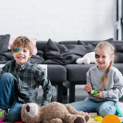 Vista 5 de Panelee Parches adhesivos para los ojos para niños, parche para ojos de pirata de Halloween, material transpirable, bloqueo de luz, algodón, diseños