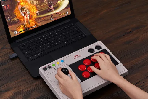 Vista 8 de 8BitDo Retro Arcade Fight Stick Joystick de 8 vías con 2 botones macro dedicados y función Turbo para Switch y PC Windows, compatible con Bluetooth