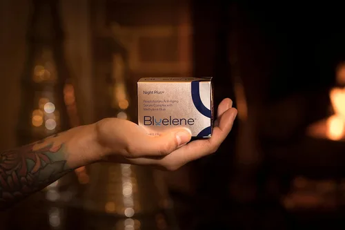 Vista 4 de Bluelene Crema Night Plus+ Antiarrugas, con Azul de Metileno y Suero Vitamina C. (1.7 fl oz)