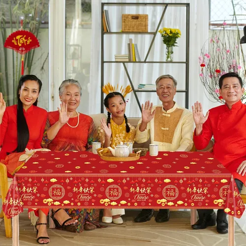Vista 4 de 3 Manteles de Año Nuevo Chino - 54x108 Pulgadas Cubierta de Mesa de Plástico Desechable Roja y Dorada con Linternas, Estampado de Petardos