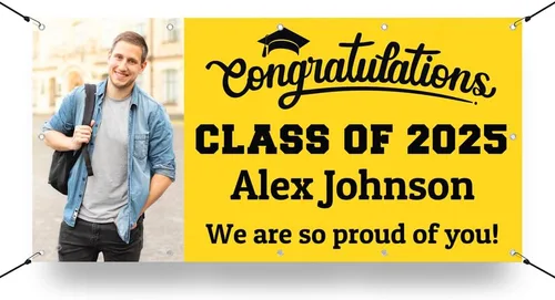 Vista 2 de Letrero de Banner de Vinilo Personalizado con Foto de Graduación – Foto y Nombre Personalizados de la Clase de 2025 – Milweb1 – Negro – 2'x4