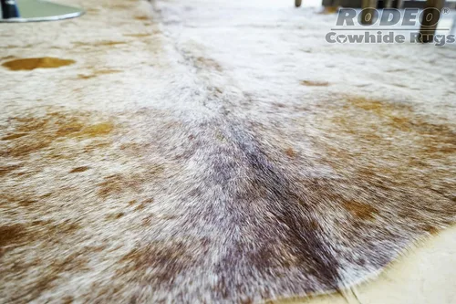Vista 4 de RODEO - Alfombra de piel de vaca brasileña para salero y pimienta, color marrón/tricolor/negro, tamaño XXL, aprox. 71.7 x 71.7 in, alfombra de vaca