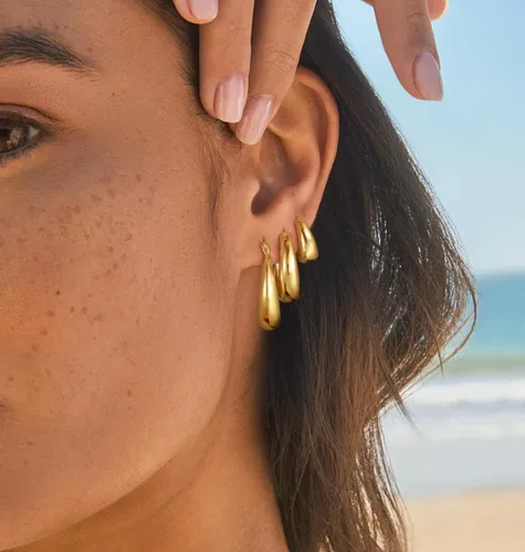 Vista 7 de Juego de 3 pares de aretes de aro gruesos de oroplata para mujer, chapados en oro de 14 quilates, delicados, hipoalergénicos, ligeros, gruesos